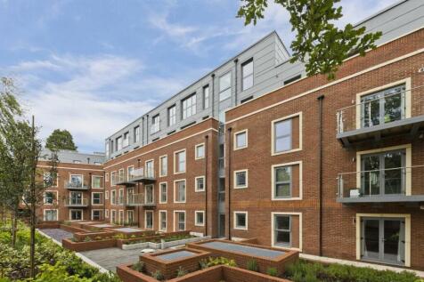 Queens Road, Weybridge KT13 2 bed flat for sale