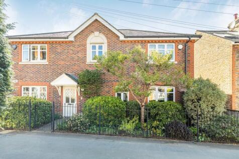 Heath Road, Weybridge KT13 2 bed flat for sale
