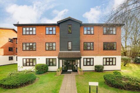 Queens Road, Weybridge KT13 1 bed flat for sale