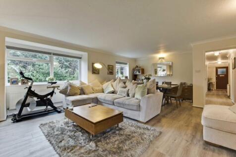 3 bedroom flat for sale