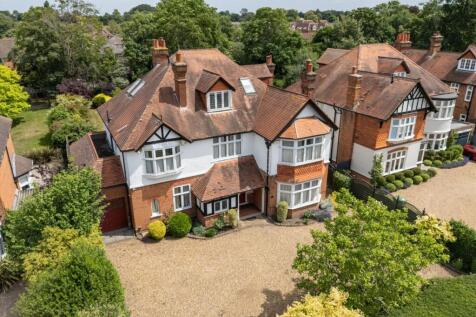 Castle Road, Weybridge KT13 8 bed detached house for sale