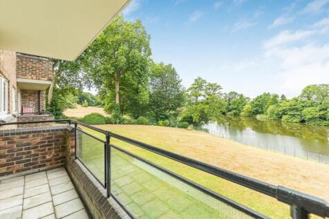 Farington Acres, Weybridge KT13 2 bed flat for sale