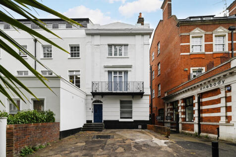 4 bedroom terraced house for sale
