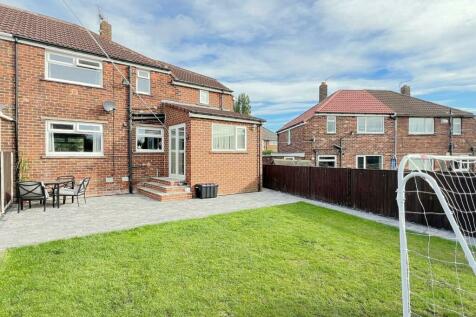 3 bedroom semi-detached house for sale