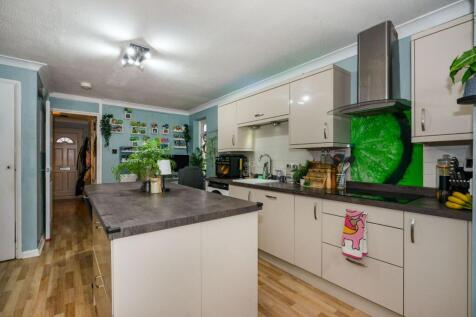 4 bedroom semi-detached house for sale