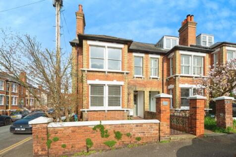 3 bedroom maisonette for sale