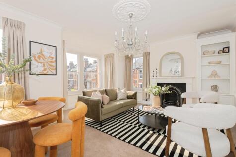 3 bedroom maisonette for sale