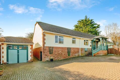 5 bedroom detached bungalow for sale