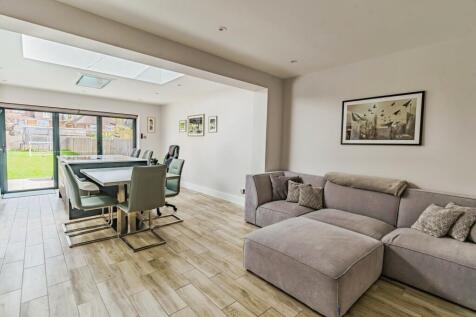 4 bedroom semi-detached house for sale