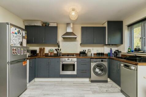 2 bedroom ground floor flat for sale