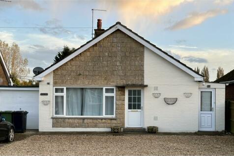 2 bedroom detached bungalow for sale