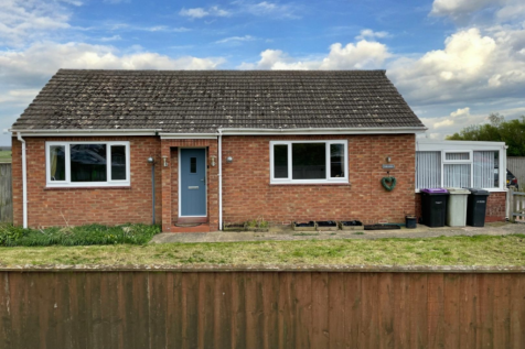 2 bedroom detached bungalow for sale