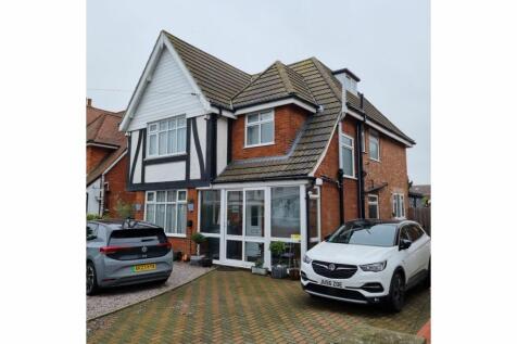 6 bedroom detached house for sale