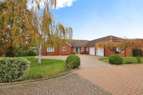 3 bedroom detached bungalow for sale