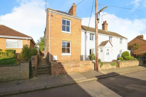 2 bedroom semi-detached house for sale