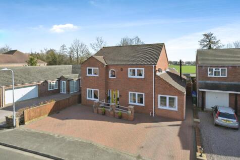 6 bedroom detached house for sale
