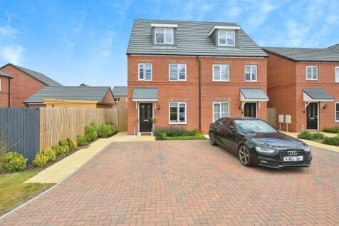 3 bedroom semi-detached house for sale