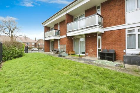1 bedroom ground floor flat for sale