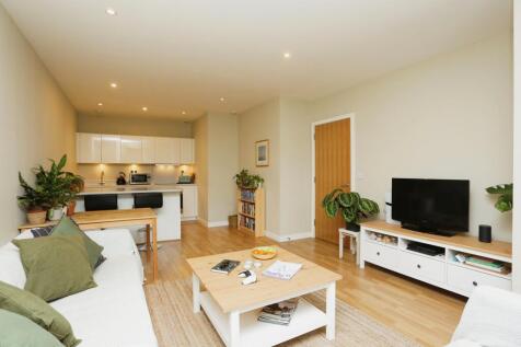 2 bedroom ground floor flat for sale
