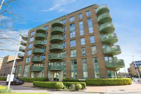 3 bedroom flat for sale