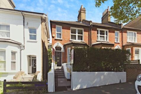 5 bedroom end of terrace house for sale