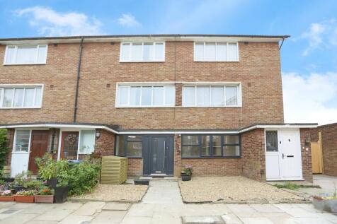 4 bedroom maisonette for sale