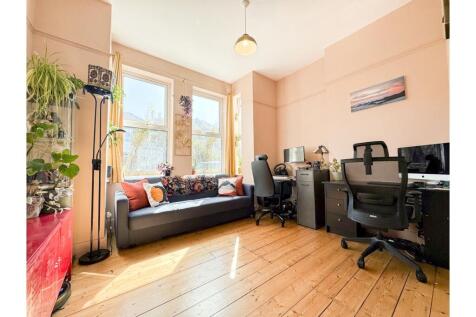 2 bedroom ground floor flat for sale