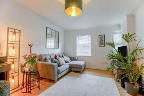 2 bedroom ground floor flat for sale