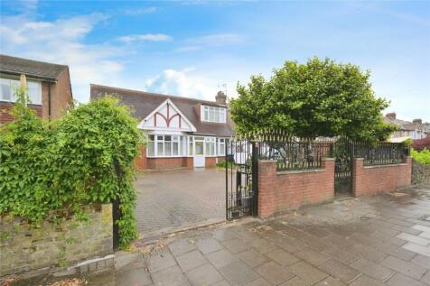 6 bedroom house for sale