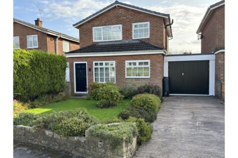 3 bedroom link detached house for sale