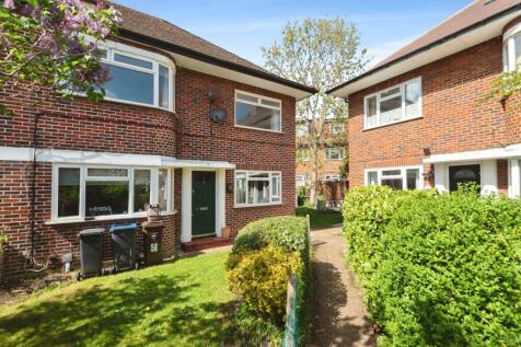 2 bedroom maisonette for sale