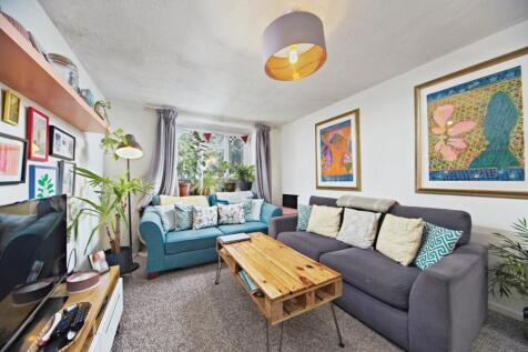 2 bedroom maisonette for sale
