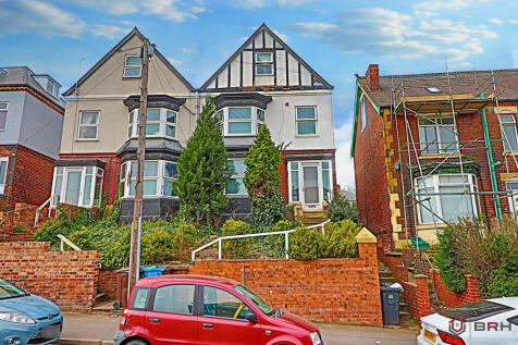 5 bedroom semi-detached house for sale