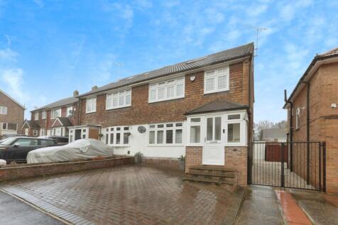 4 bedroom semi-detached house for sale