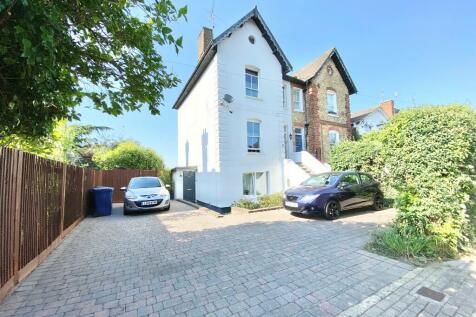 5 bedroom semi-detached house for sale