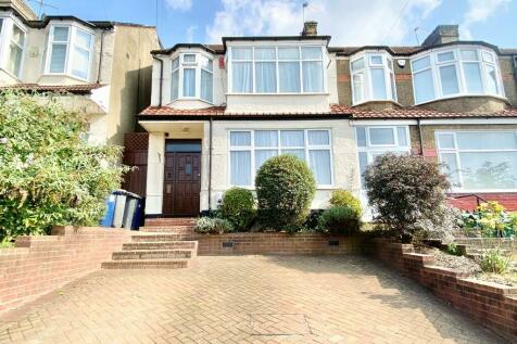 4 bedroom end of terrace house for sale