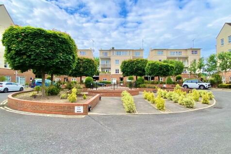 1 bedroom ground floor flat for sale