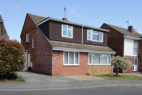 4 bedroom link detached house for sale