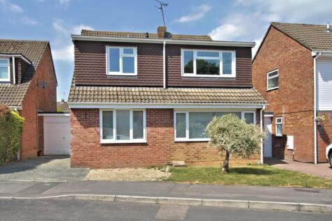 4 bedroom link detached house for sale