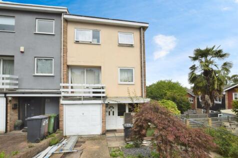 5 bedroom town house for sale