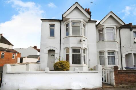 5 bedroom end of terrace house for sale