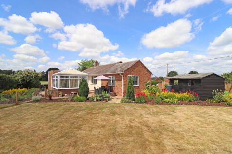 Hadleigh Road, Holton St. Mary 3 bed detached bungalow for sale