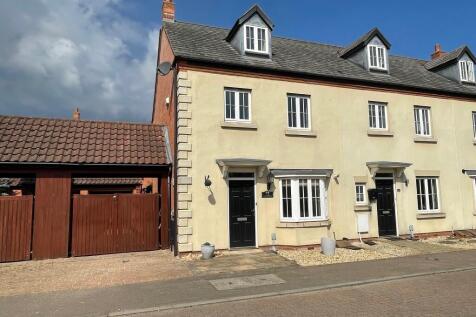 4 bedroom town house for sale