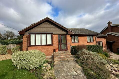 3 bedroom detached bungalow for sale