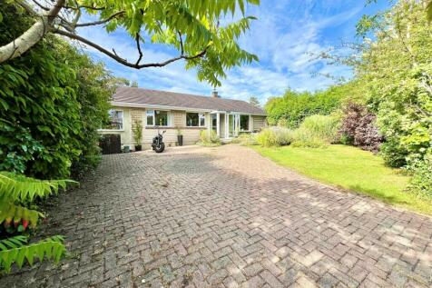 4 bedroom detached bungalow for sale