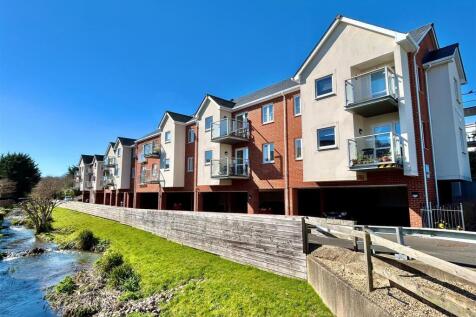 Newport, Isle of Wight 2 bed flat for sale