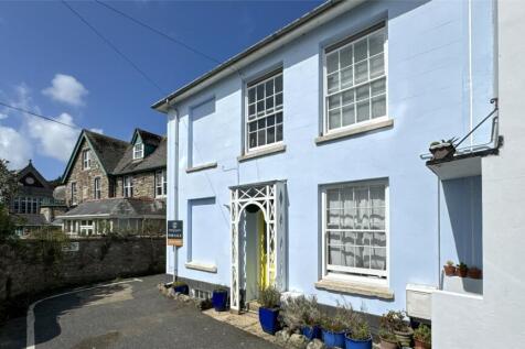 Victoria Place, Penzance TR18 2 bed maisonette for sale