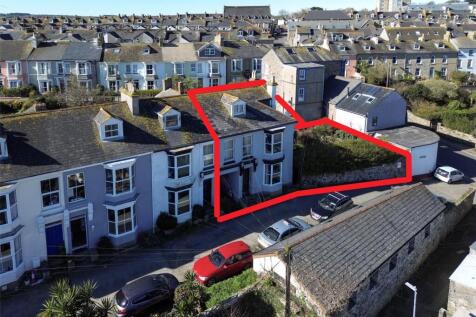5 bedroom end of terrace house for sale