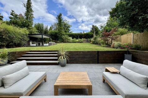 Bourne End SL8 5 bed detached house for sale