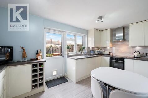 Boscombe Road, Worcester Park, KT4 2 bed terraced house for sale